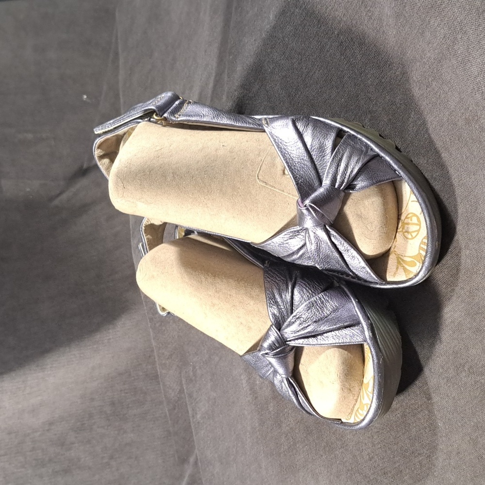 Fly London Yman Lilac/Silver Leather Sling Back Open Toe Wedges G EU 36 US 5.5-6
